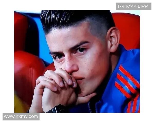 帅气足球明星门将头像展现运动魅力与个性风采的完美结合 帅气足球明星门将头像展现运动魅力与个性风采的完美结合